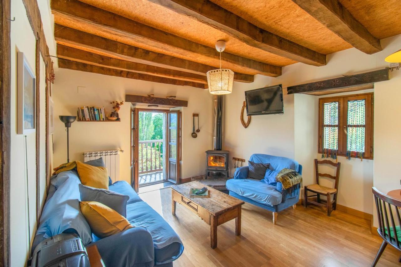 Casa Monaut, Acogedores Apartamentos A Los Pies De La Selva De Irati Saragueta 외부 사진