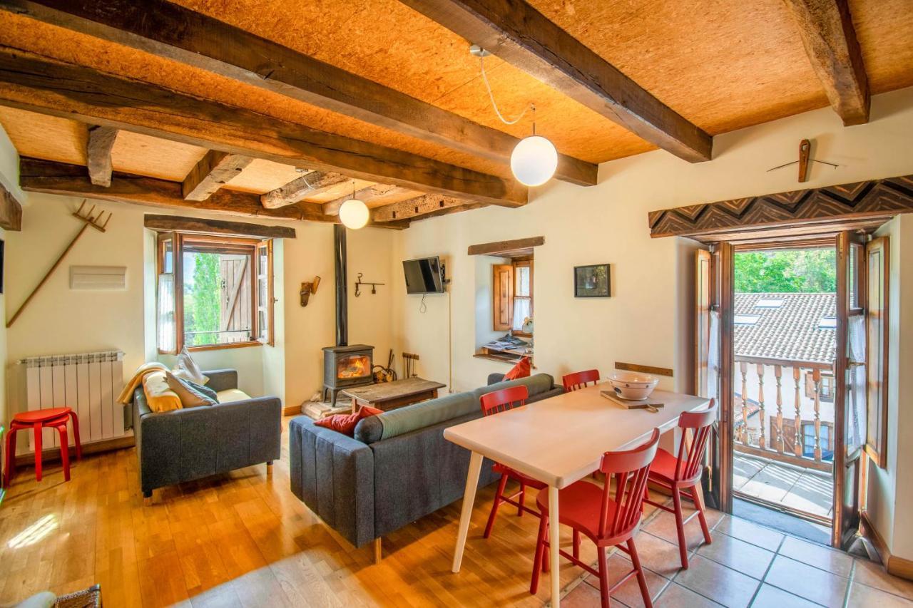 Casa Monaut, Acogedores Apartamentos A Los Pies De La Selva De Irati Saragueta 외부 사진